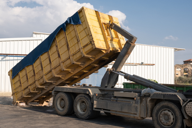 In this article, we’ll explain some key facts about dump trailers and how they work.