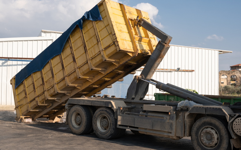 In this article, we’ll explain some key facts about dump trailers and how they work.